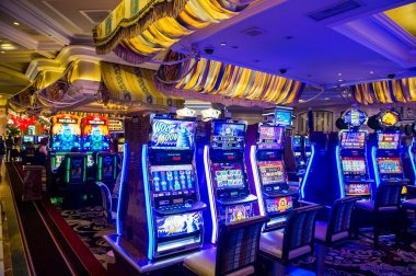 Live Erek Erek dealer table at slot 10k with multiple camera angles